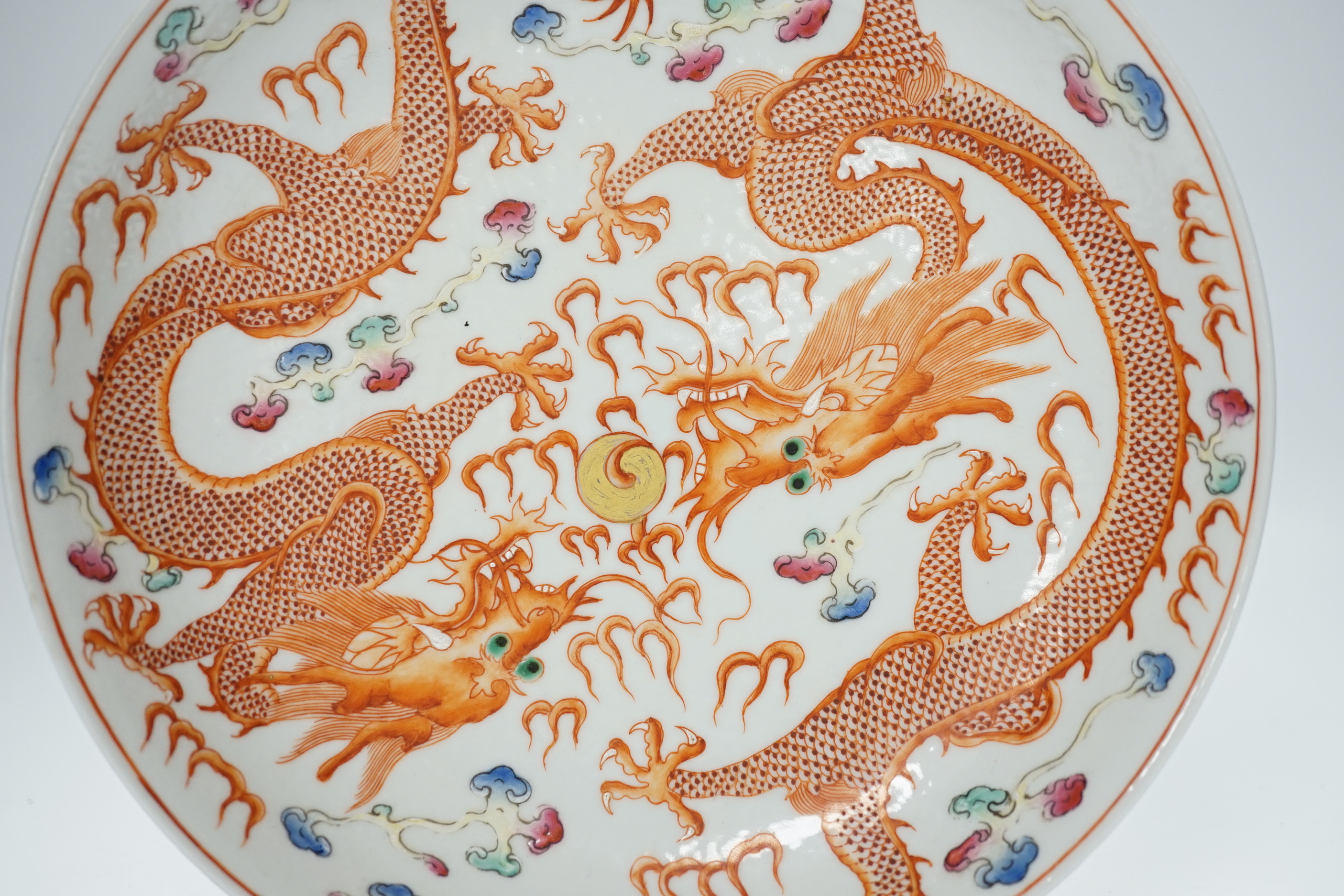 A Chinese ‘dragon’ saucer dish, 21cm